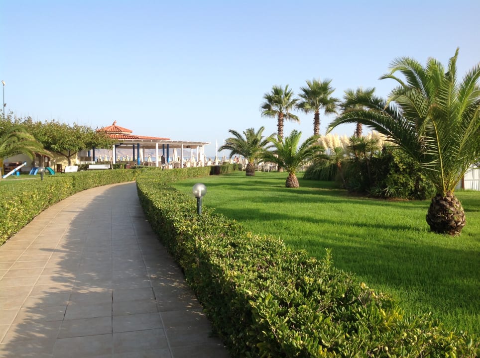 Gartenanlage Vantaris Palace