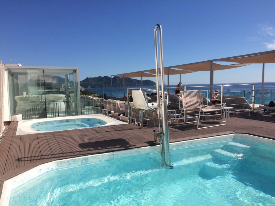 Auf dem Dach mit Pool und Jacuzzi Kyrat Amarac