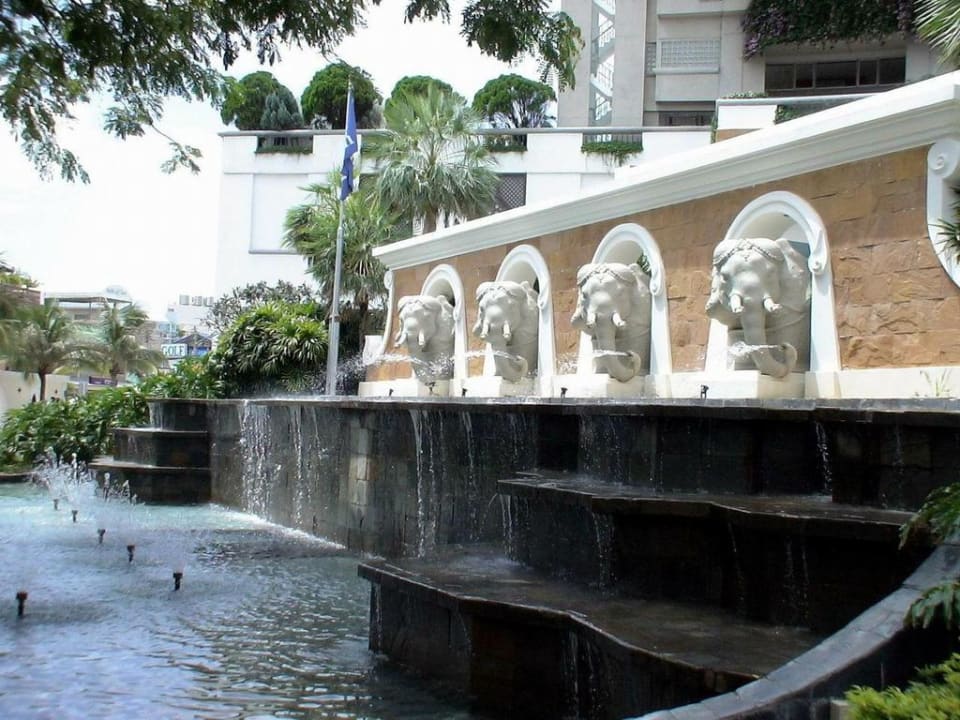 Entrance Hilton Hua Hin Resort & Spa