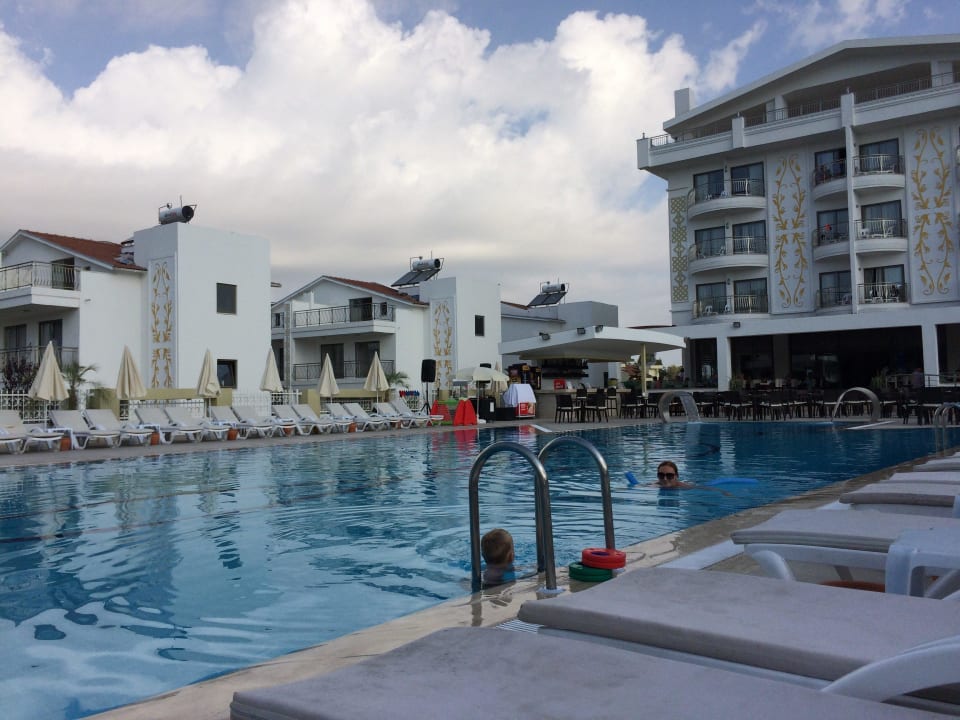 Poolanlage Maya World Park Hotel