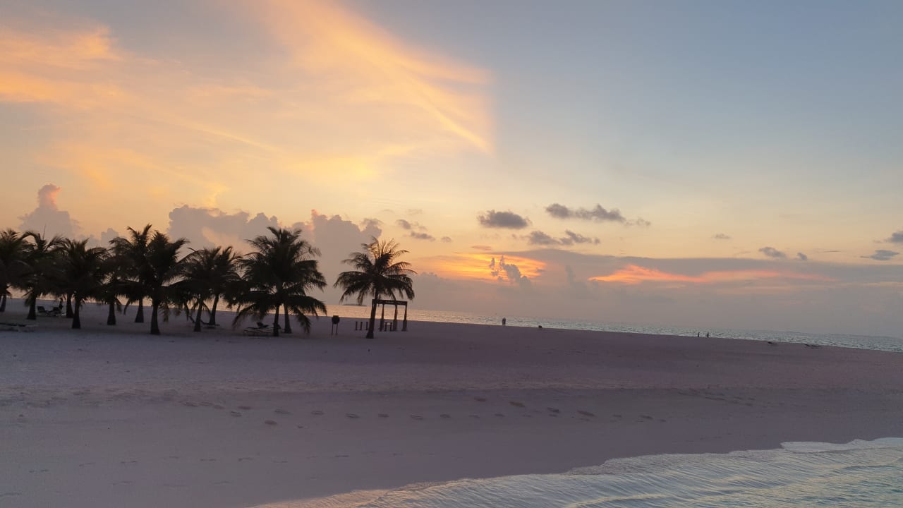 Strand Meeru Maldives Resort Island