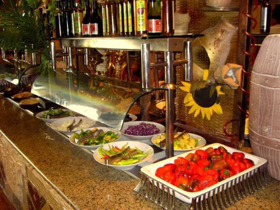 Frühstücks-Buffet im Hauptrestaurant SUNRISE Royal Makadi Resort
