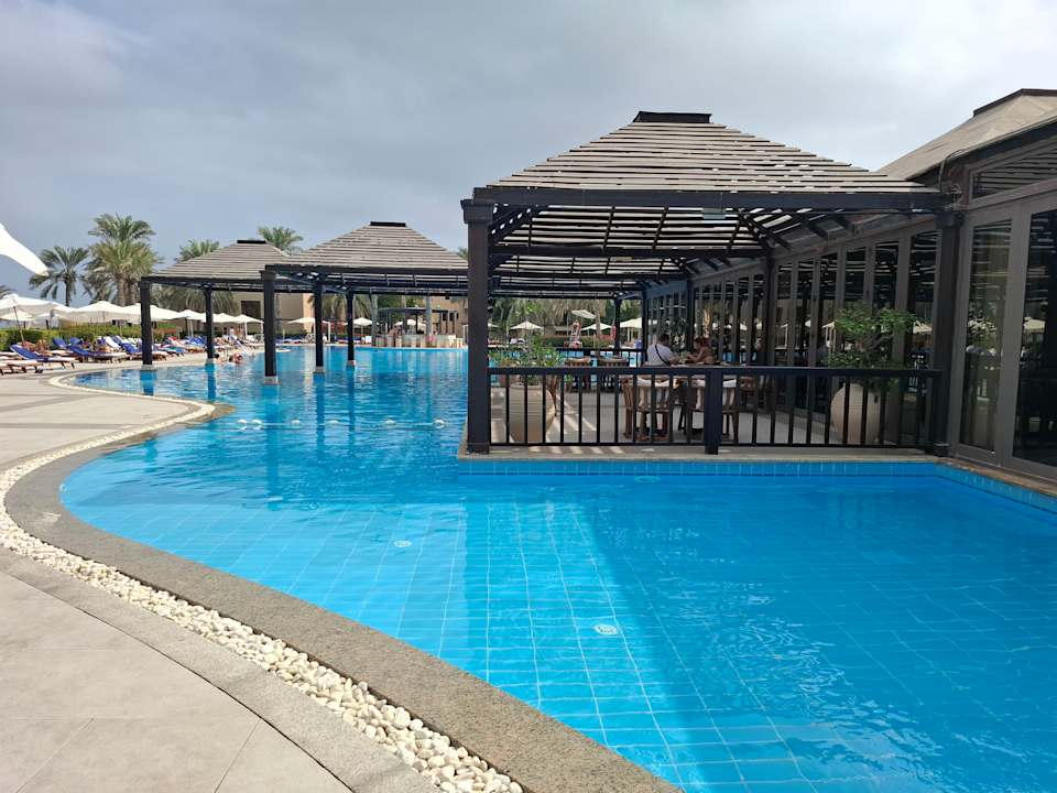 Pool Miramar Al Aqah Beach Resort