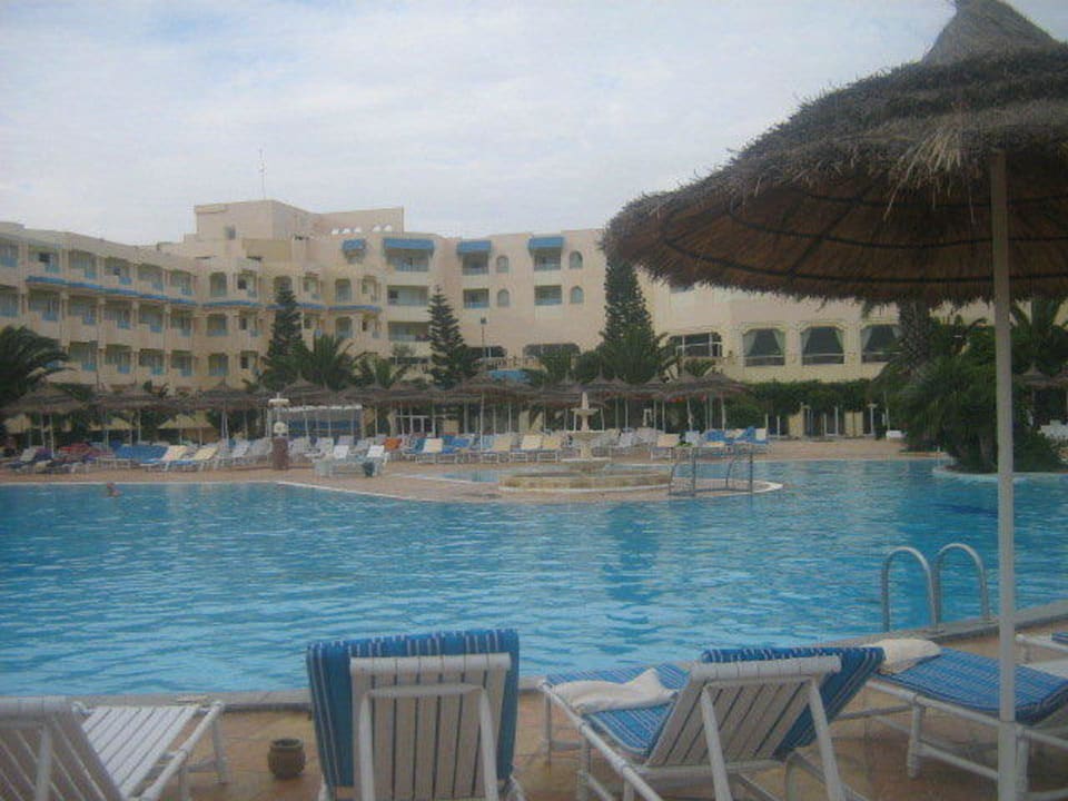 Am Pool Sentido Bellevue Park