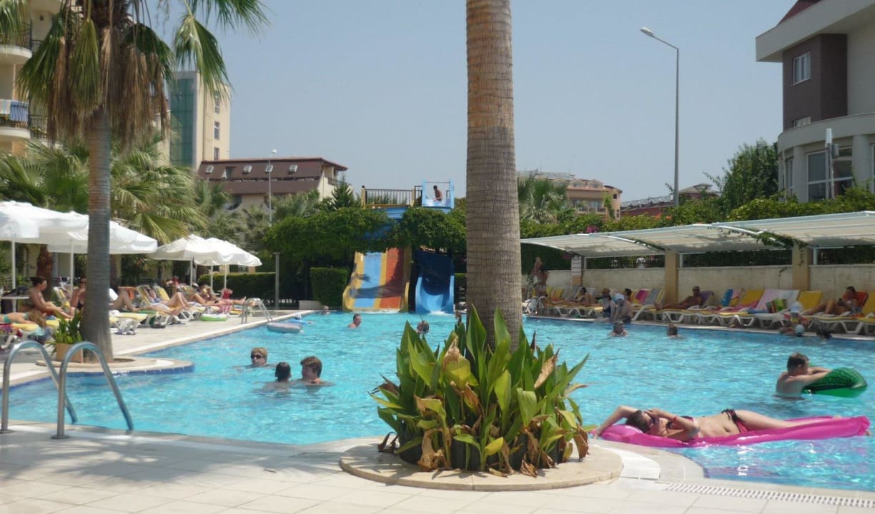 Blick von Strandliege aus Hotel Camyuva Beach
