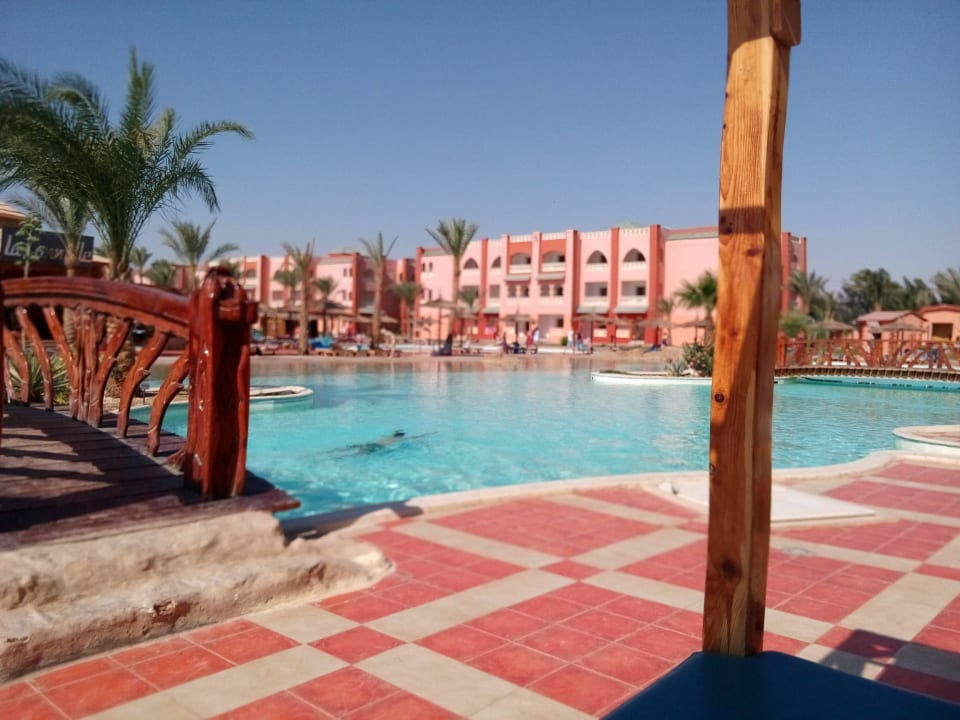 Bazén u hotelu Aqua Vista Pickalbatros Aqua Vista Resort - Hurghada