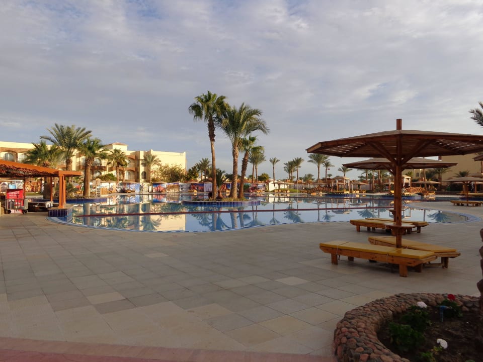 Бассейн Desert Rose