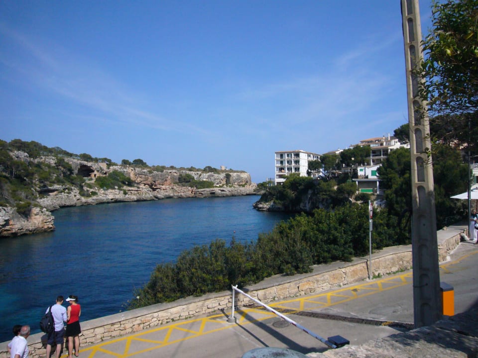 Blick vom Ort aufs Hotel Villa Sirena