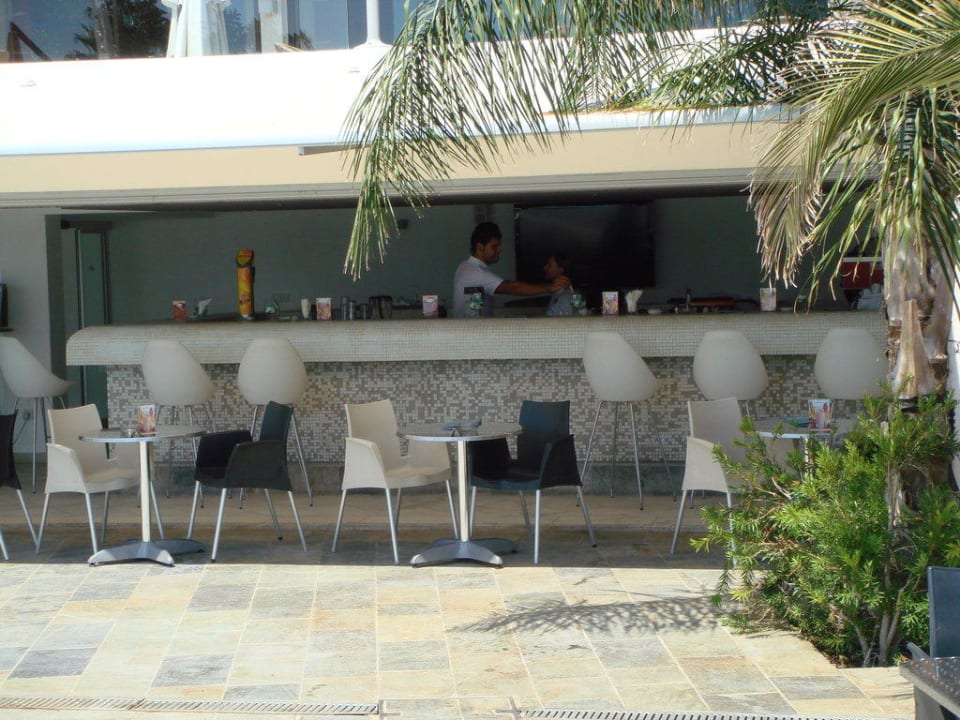 Poolbar Crowne Plaza Hotel Limassol