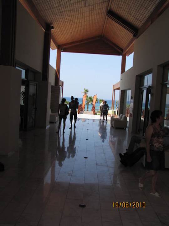 Hall allant vers la plage All Senses Nautica Blue Exclusive Resort & Spa