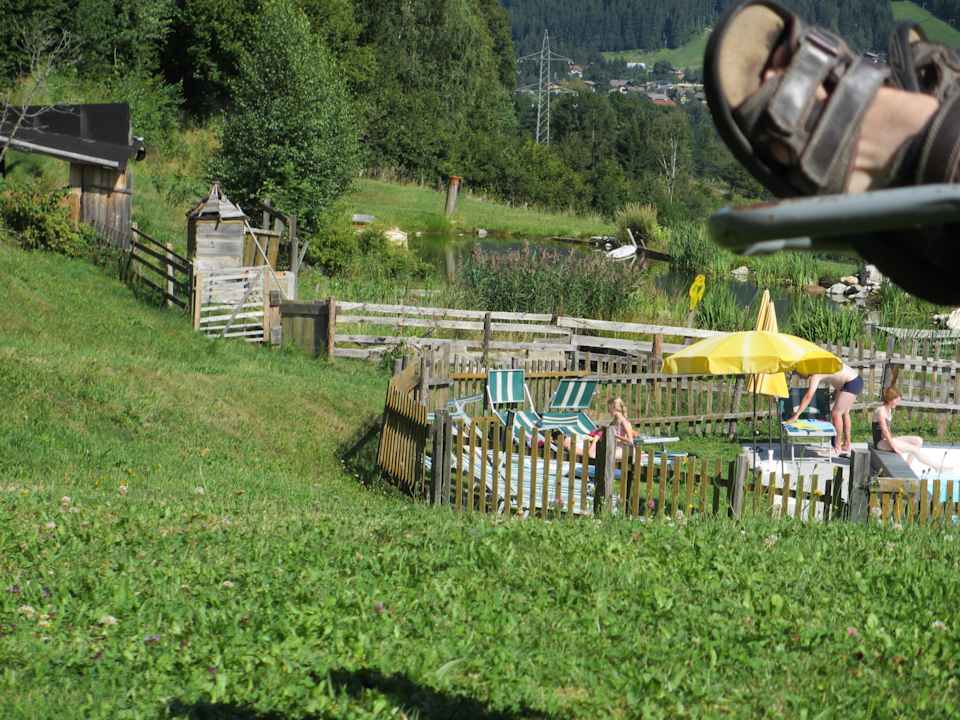 Blick vom Gartenstuhl Landhof Kreuzsalgut