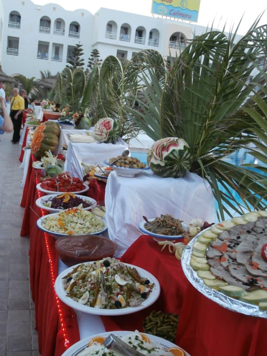 Tunesischer Nationalfeiertag: Essen am Pool Calimera Yati Beach