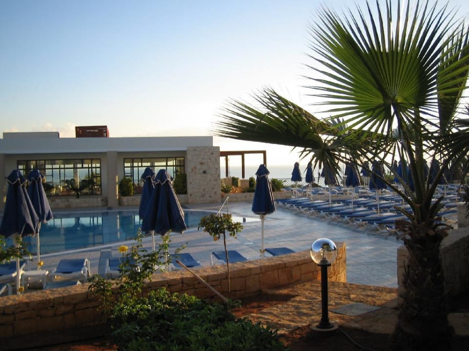 Hauptpool früh am Morgen Grand Hotel Holiday Resort