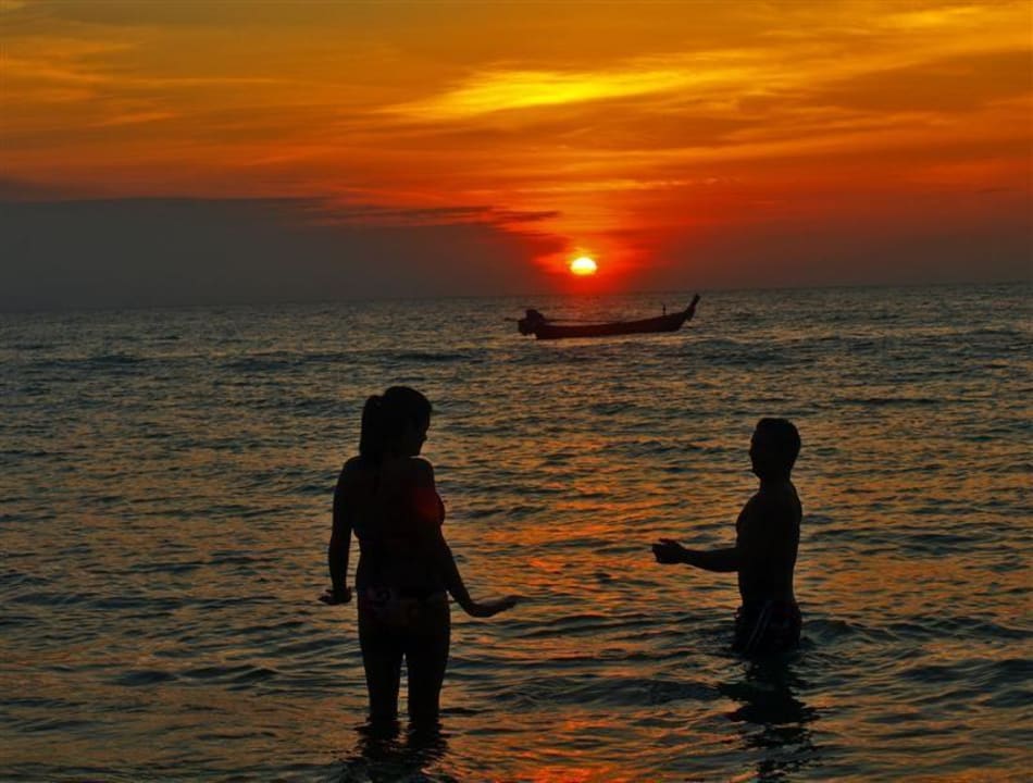 Sonnenuntergang Hotel Naithonburi Beach Resort
