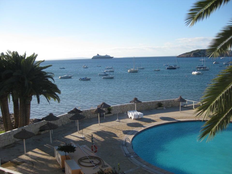 Blick vom Balkon, im Hintergrund Formentera Hotel Simbad
