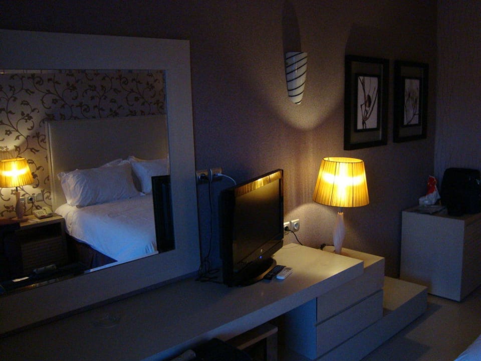 LCD TV Michelangelo Resort & Spa