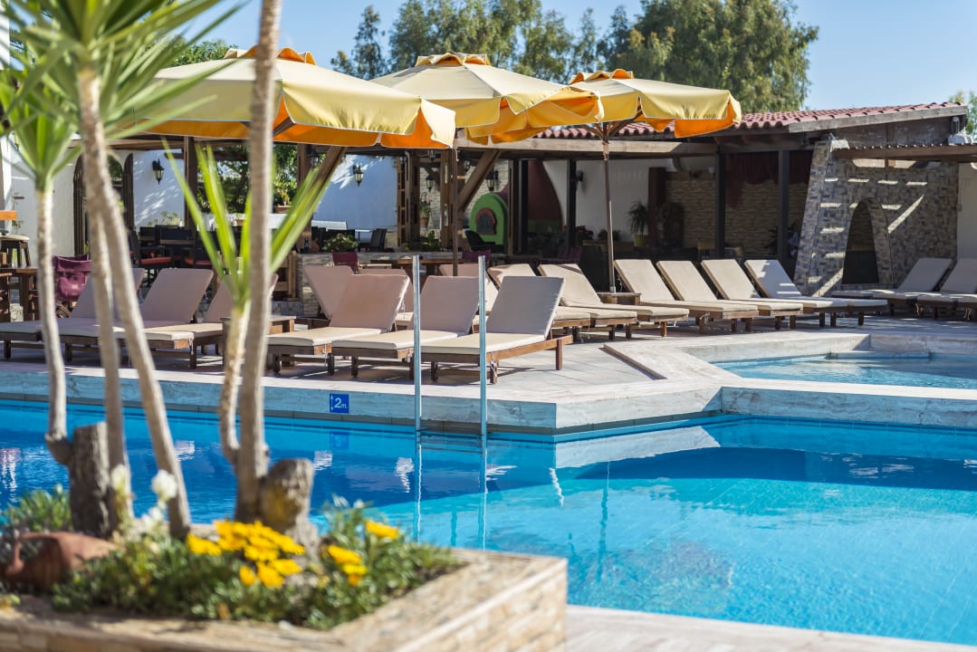 Pool Gaia Garden Hotel