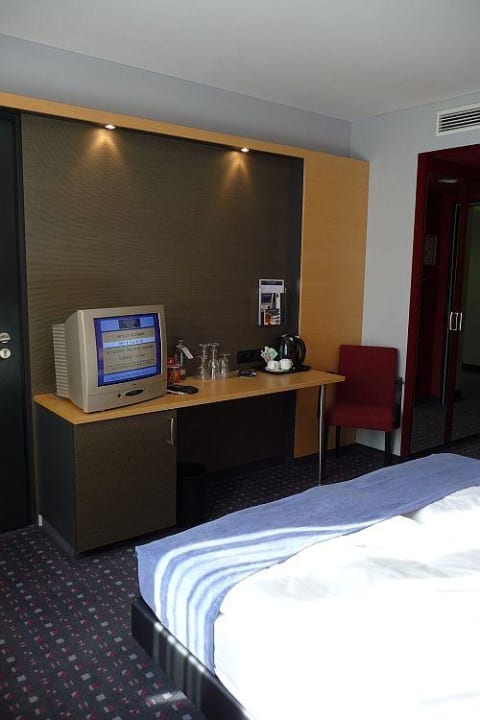 Blick auf Schreibtisch Ramada by Wyndham Essen