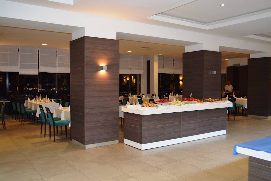 Sehr schönes Büffet Restaurant Hotel Rosa Beach