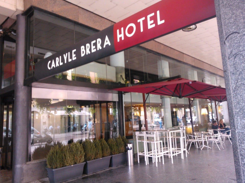 Вход в отель Carlyle Brera Hotel