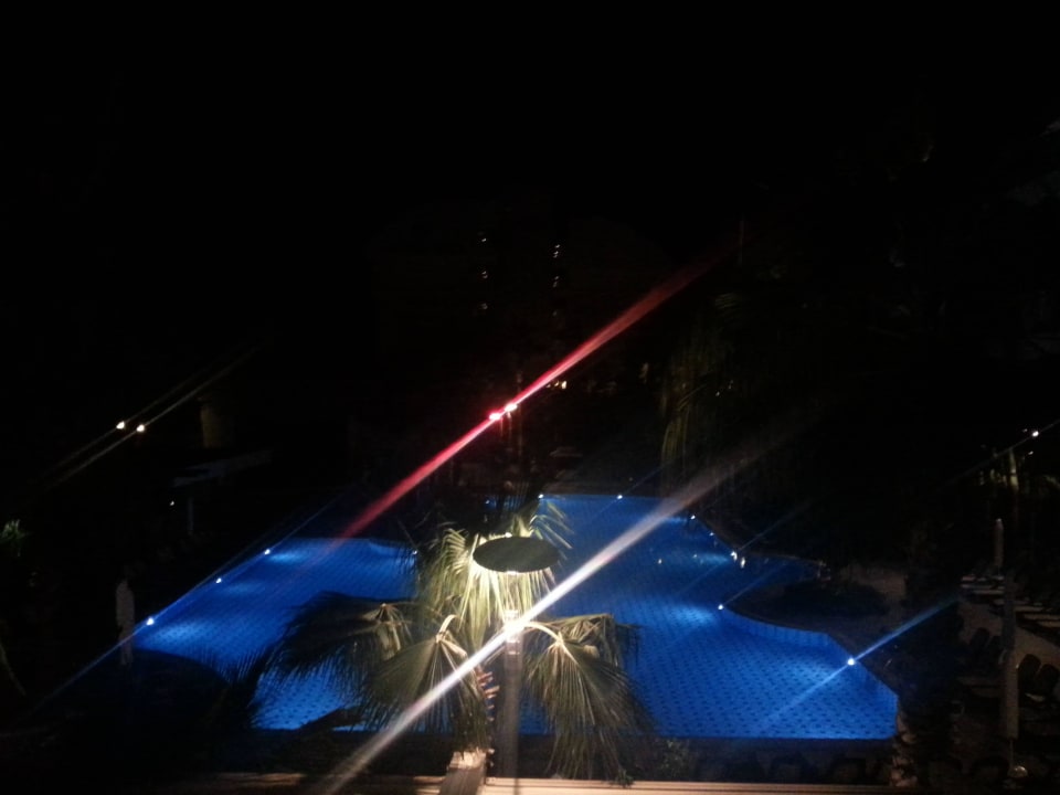 Pool im Dunkeln Port Side Resort Hotel