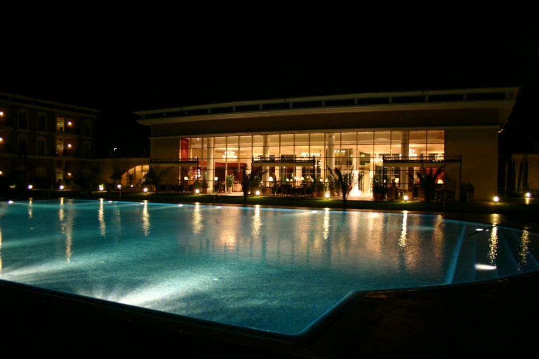 Pool bei Nacht Grupotel Playa de Palma Suites & Spa
