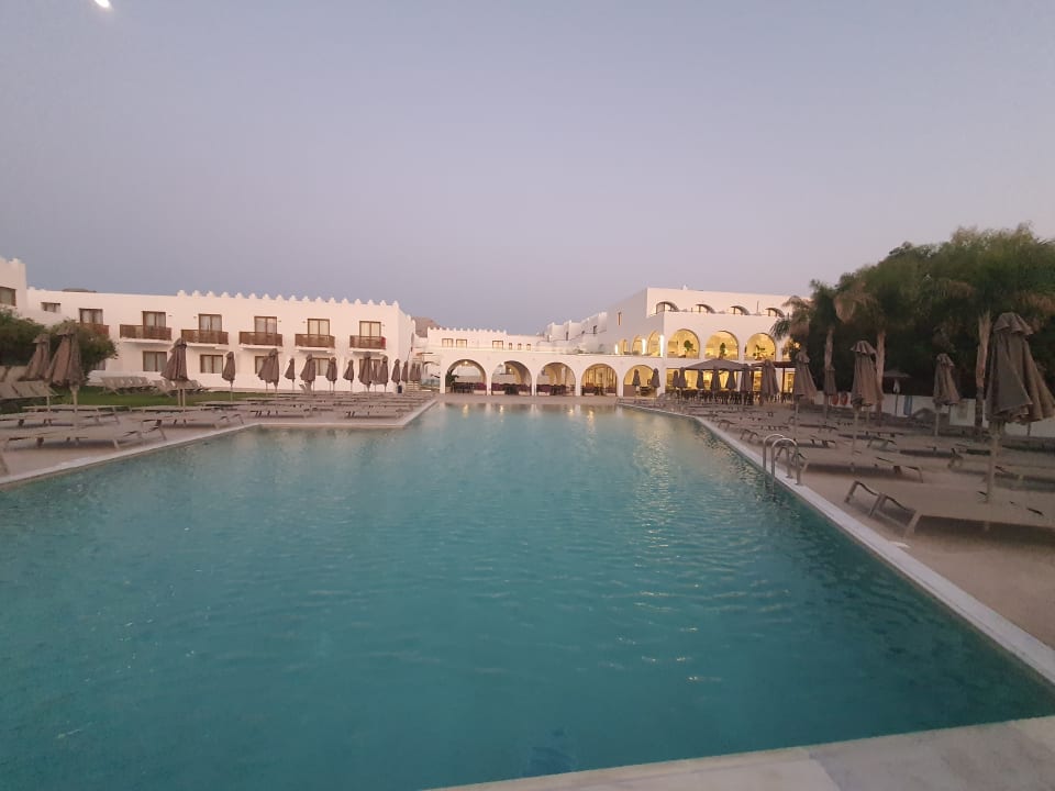 Pool Blue Sea Island