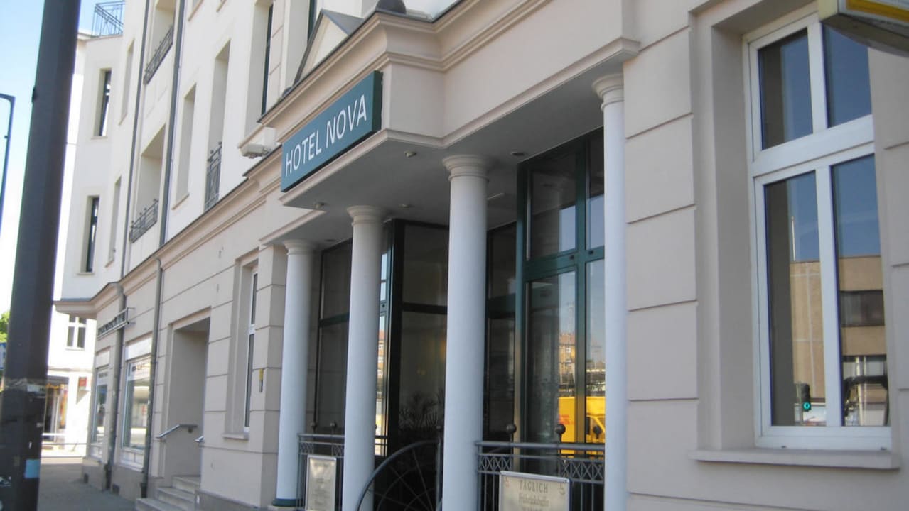 Das Hotel von außen Hotel Nova