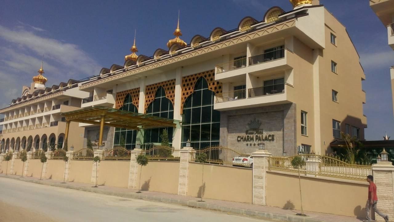 Hauptgebäude Well Palace Side