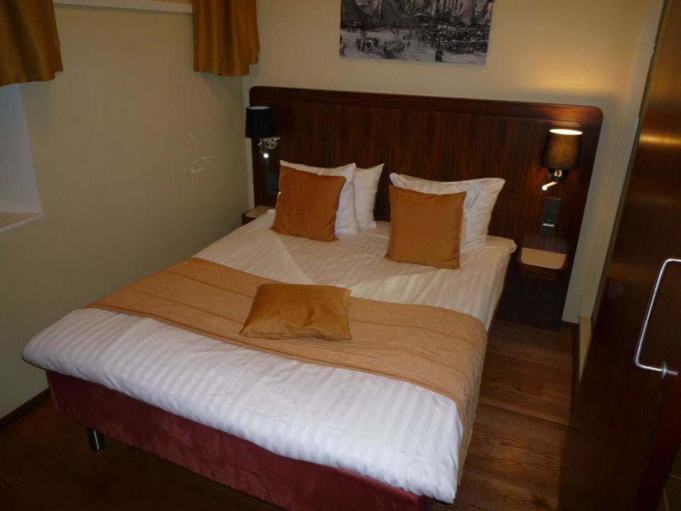 Bett (Queen Room) Clarion Collection Hotel Katajanokka