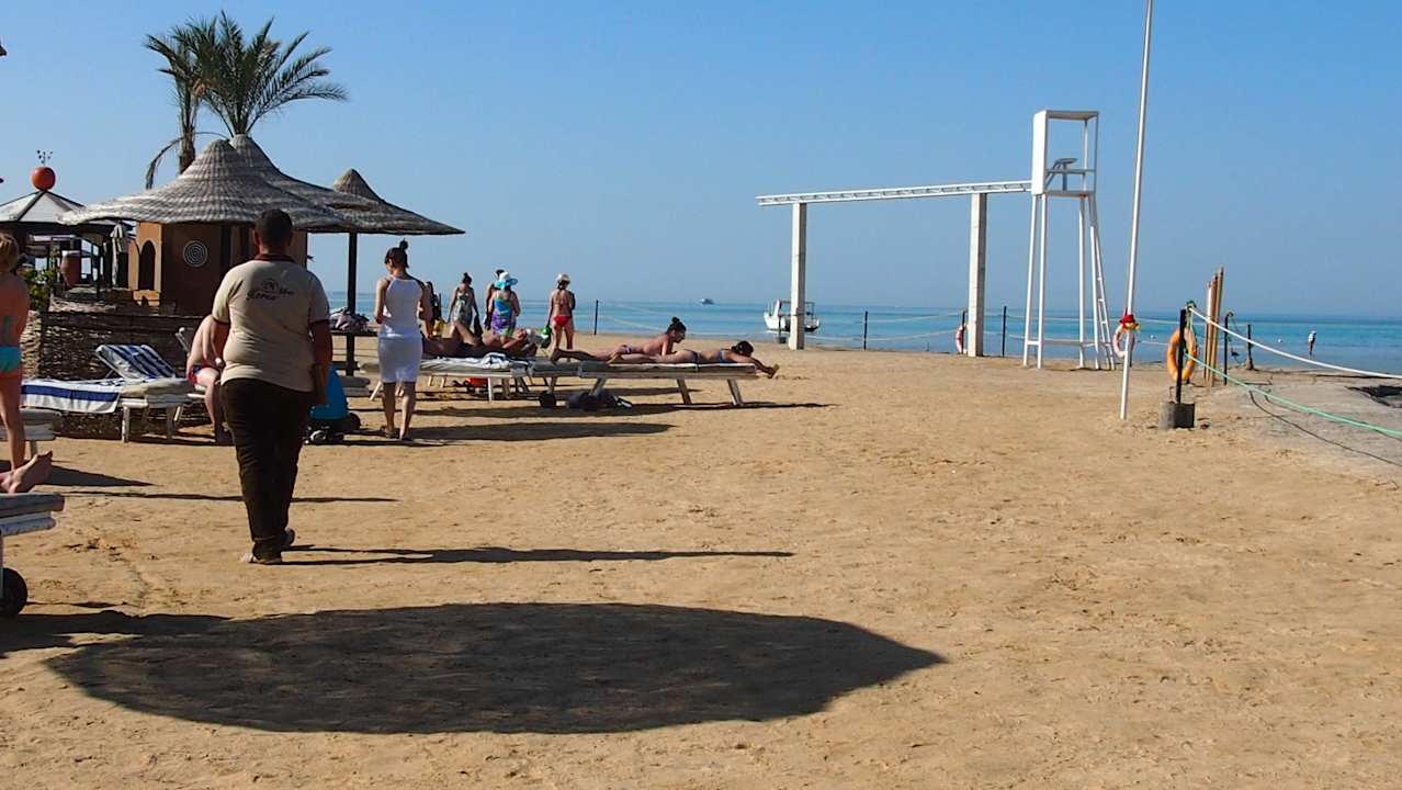 Песок как асфальт Le Jardin Aqua Park Resort