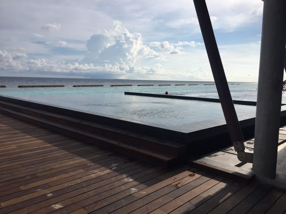 3. Pool Kuramathi Maldives