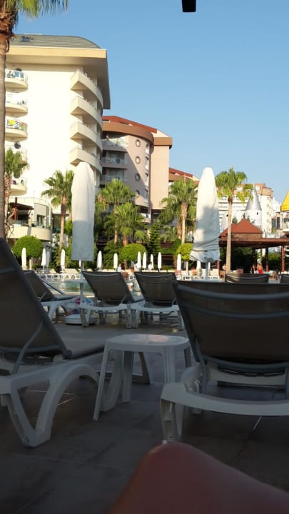 Pool in der Abendsonne Saphir Resort & Spa