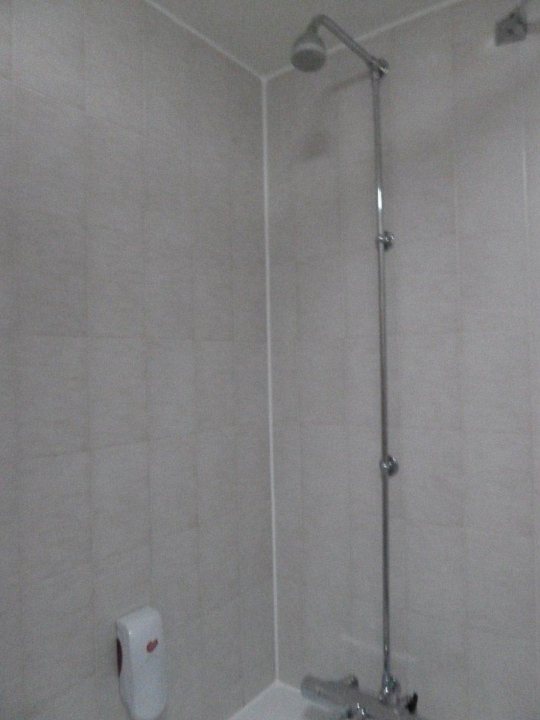 Doppelzimmer 12. Etage Bad Hotel Premier Inn London Hammersmith