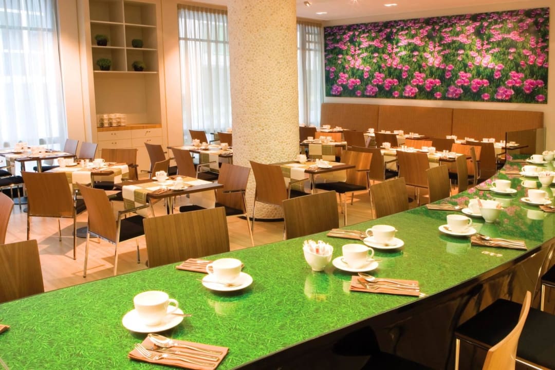 PebbleWood Corner Radisson Blu Royal Hotel