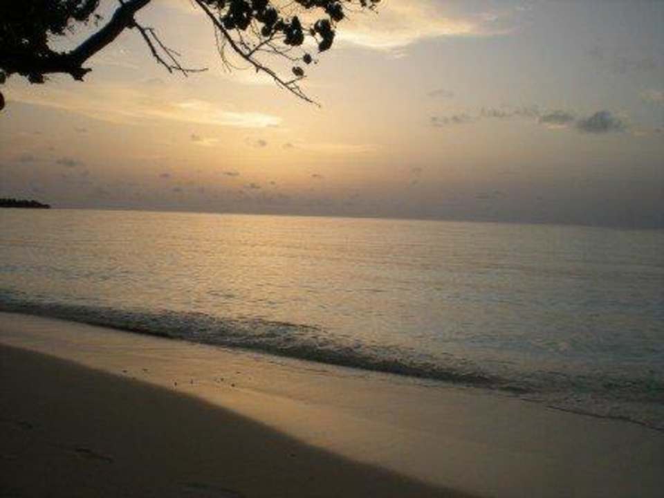 Sonnenuntergang Strand vor Bungalow 29 Kuramathi Maldives