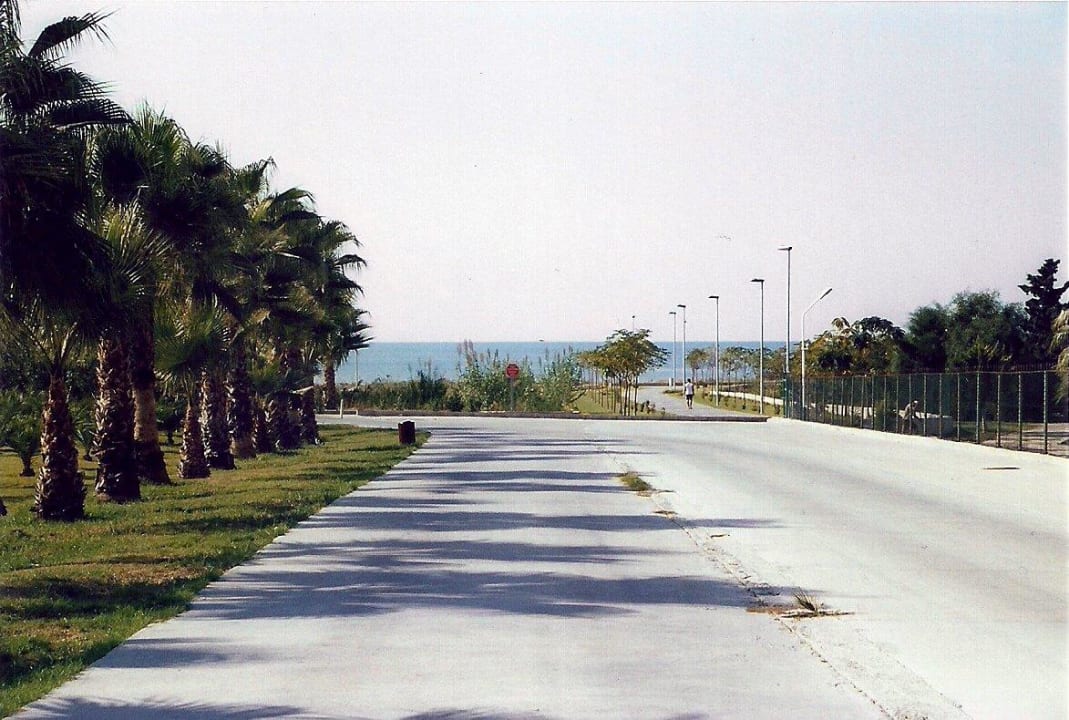 Der Weg zum Hotelstrand Club Grand Aqua