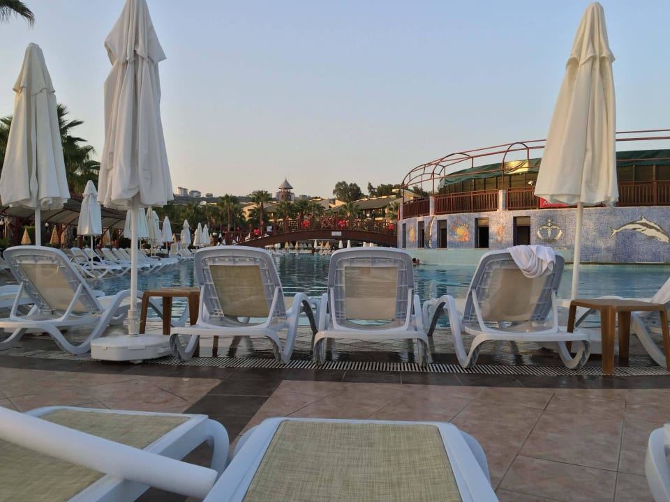 Liegen am Pool Oz Hotels Incekum Beach