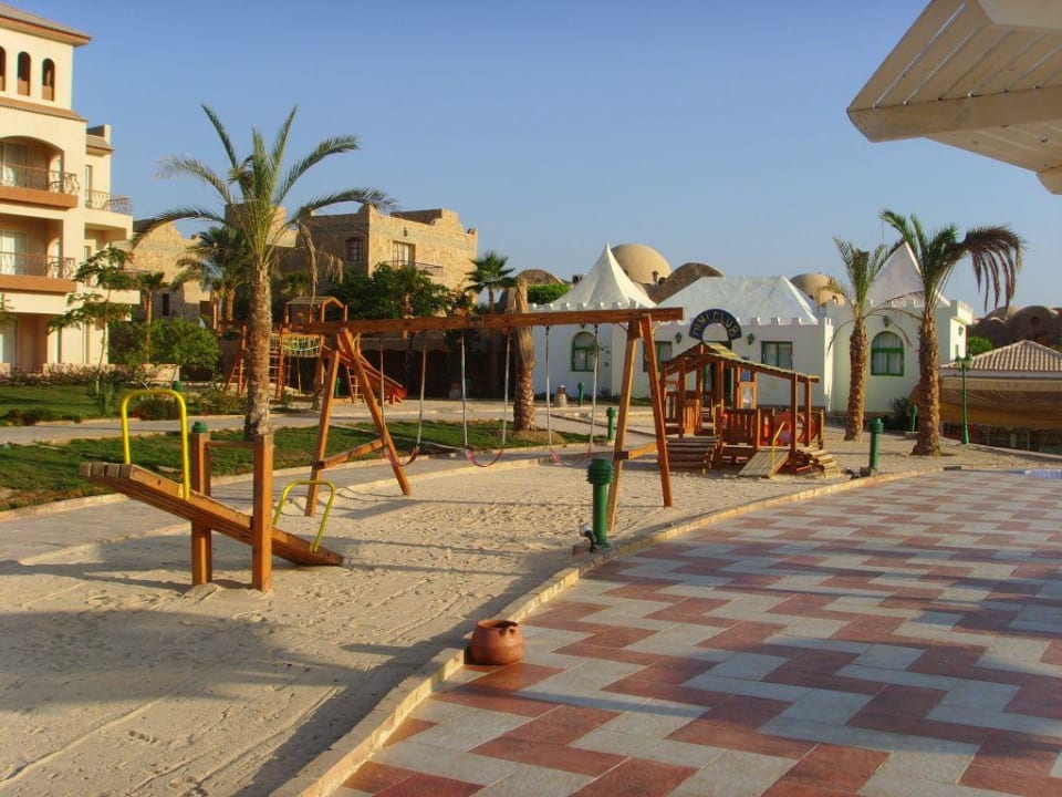 Spielplatz mit Kinderclub Pensée Royal Garden Beach Resort