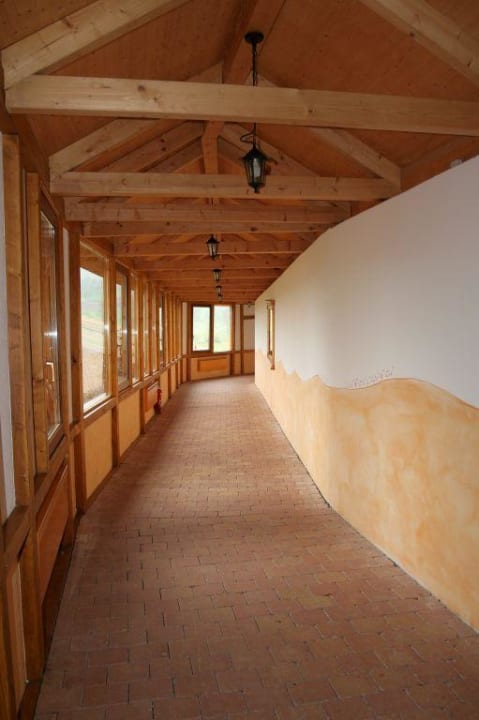 Durchgang zum Landhaus Hotel Sonnenhof