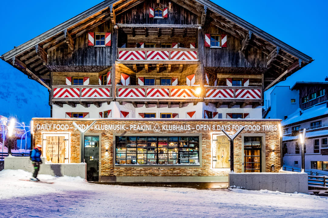 Außenansicht LÜ - Hotel in der Mitte