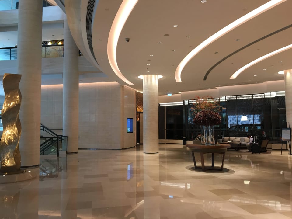 Lobby New World Millennium Hong Kong Hotel