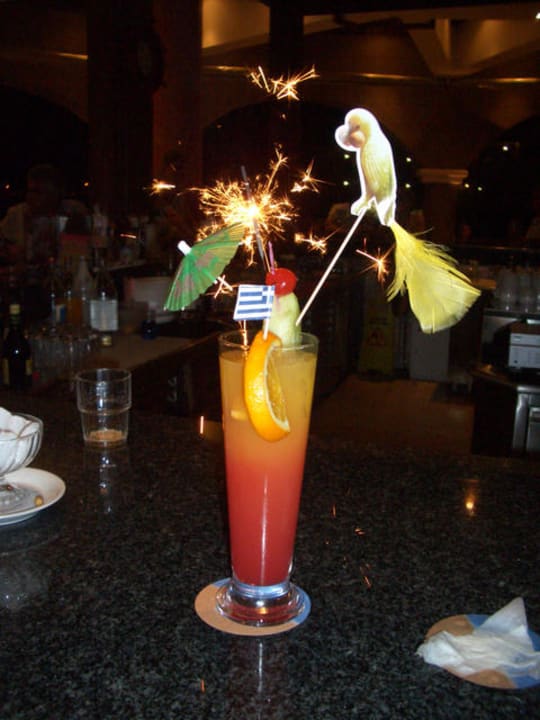 Wer sagt, dass es keine leckeren Cocktails gibt? Hotel Kalithea Horizon Royal