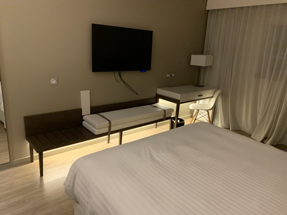 Zimmer AC Hotel Paris Le Bourget Airport