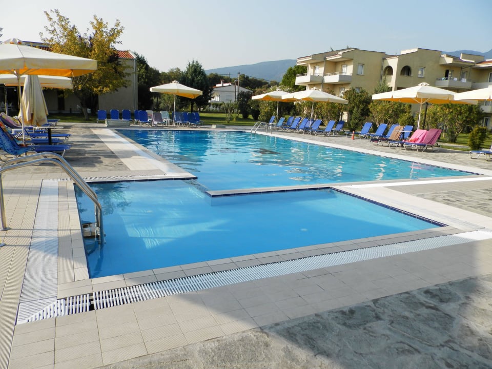 Neuer Pool am Morgen alltoura Club Hotel Poseidon Palace