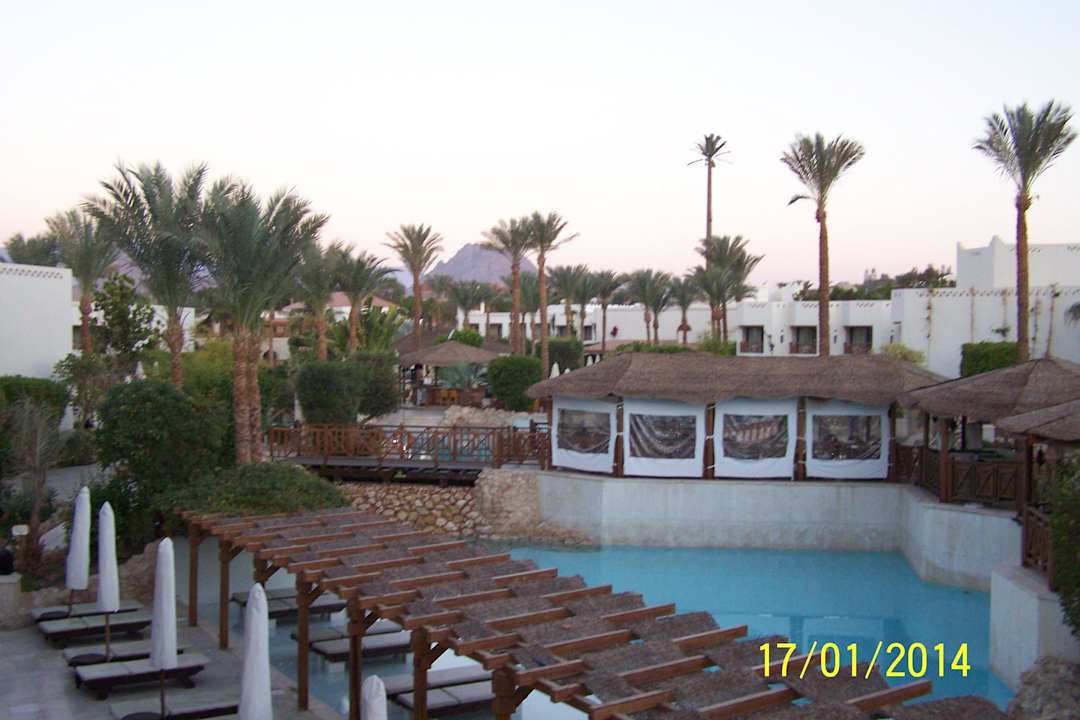 Aussicht auf Poollandschaft vom oberen Restaurant Ghazala Gardens