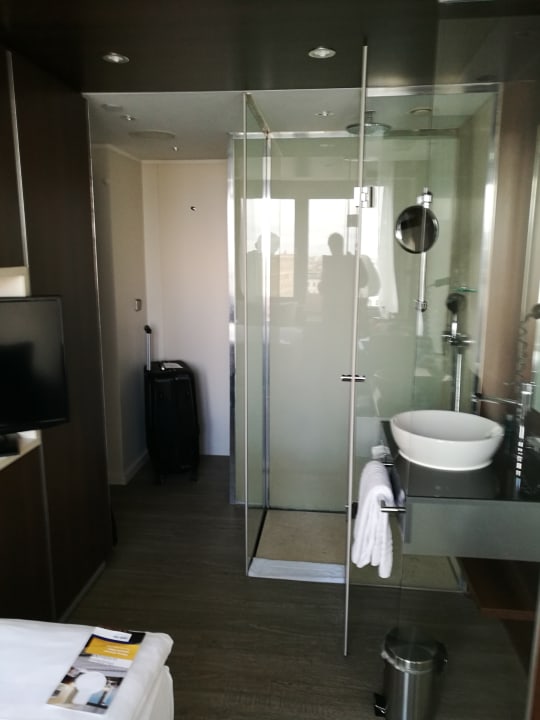 Enges Einzelzimmer , keine Kofferabstellmöglichkeit Park Inn by Radisson Berlin Alexanderplatz