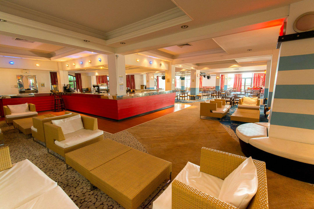 Main Bar Golden Coast Hotel & Bungalows