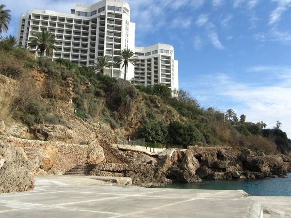 Hotel i zejście do plaży Akra Antalya