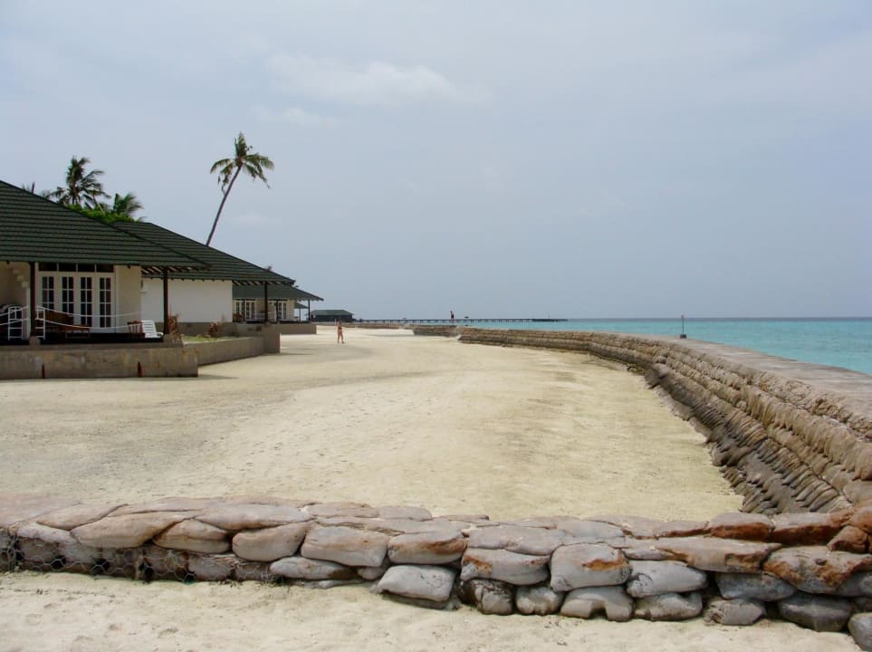 Hässliche Mauer auf der Südseite Adaaran Select Meedhupparu Island Resort - Premium All Inclusive